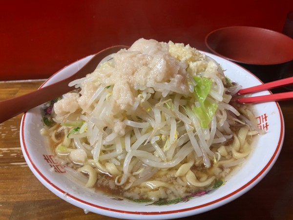 「ラーメン＋生卵」@ザ・ラーメンスモールアックスの写真