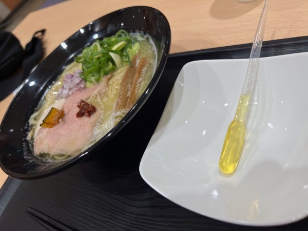 「【限定20食: コク塩ラーメン+追い白トリュフオイル🍄(¥1,1」@麺や 魁星 Annexの写真