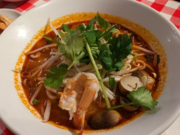 「トムヤムクンラーメン950円」@Thai food ティーヌン 横浜ランドマークプラザ店の写真