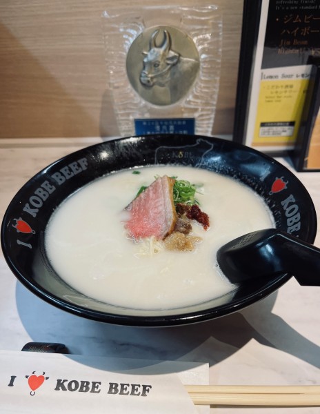 「神戸ビーフラーメン(¥990)他」@神戸牛ダイア 浅草ドンキホーテ店の写真
