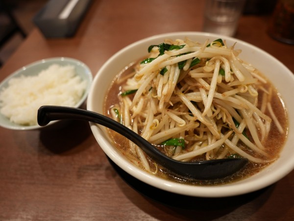 「ベトコンラーメン 麺硬め+サービスライス」@ベトコンラーメン新京 名駅西口店の写真