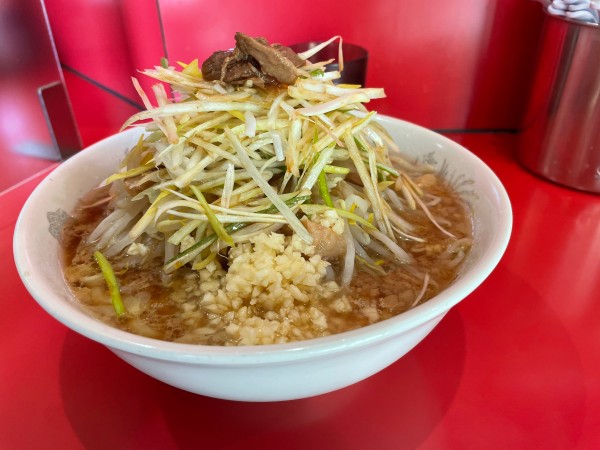 「ミニ(麺半、豚半)￥700+ネギ」@ラーメン二郎 千葉店の写真