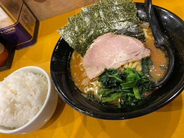 「ラーメン　900」@横浜家系ラーメン 麺家福増の写真