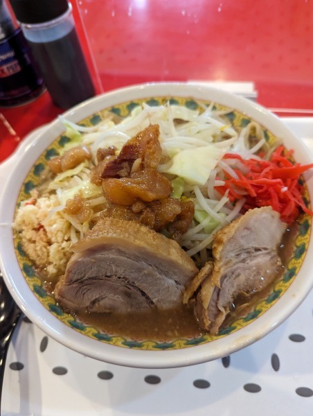 「ラーメン中(豚2枚)」@ラーメンめじ 武蔵小杉店の写真