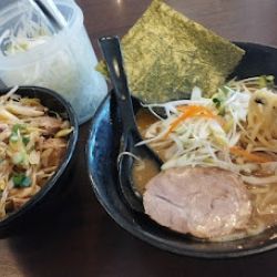 らぁ麺(並盛)(800)＋セットネギチャーシュー丼(300)