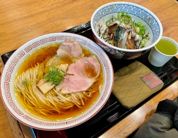 「名古屋コーチンの中華そば＋いわし丼」@中華そば よしかわ 三井アウトレットパーク入間店の写真