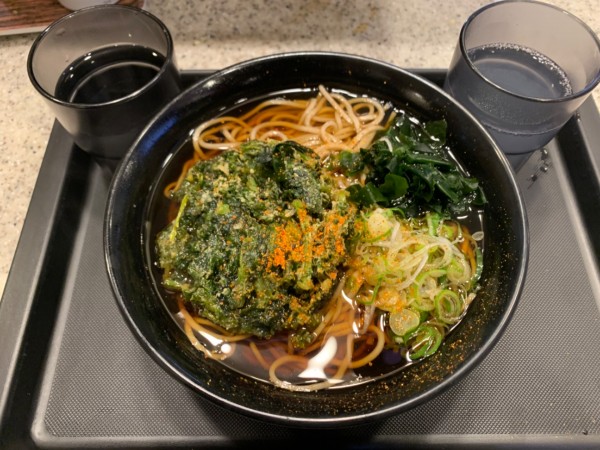 「春菊天そば 560円」@名代 富士そば 浜松町店の写真