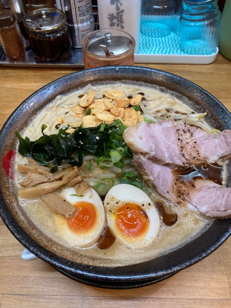 「黒マー油ニンニク味噌ラーメン」@満天家 ゆいの杜店の写真
