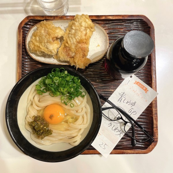 「青唐醤油うどん(卵入り)＋かしわ天」@丸香の写真