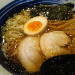 こく旨らーめん 醤油 890円＋小ライス 150円