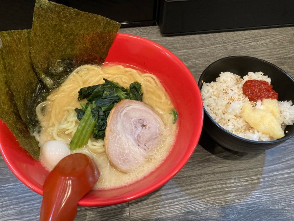 「醤油ラーメン¥810」@横浜家系ラーメン 赤家 春日部店の写真