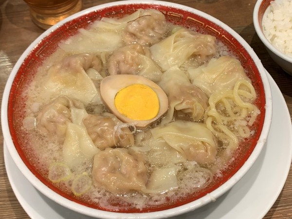 「粗びき肉汁雲呑麺 塩」@広州市場 田町店の写真