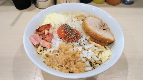 「【限定】カルボナーラ(ニンニク・粉チーズ)」@鷹の目 蒲田店の写真