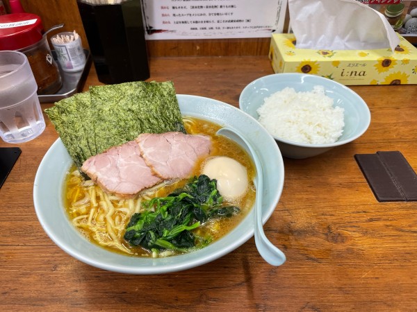 「ラーメン並　ミニ装備」@横浜ラーメン 武蔵家 成増店の写真