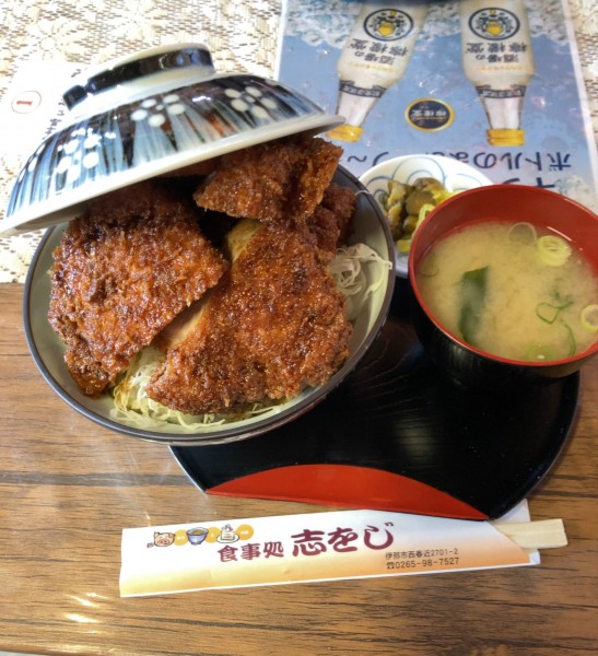 「ラーメン＋ソースかつ丼（中）」@食事処 志をじの写真