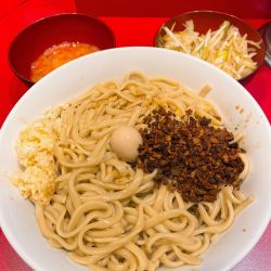 油そば少なめ、ネギ、生卵