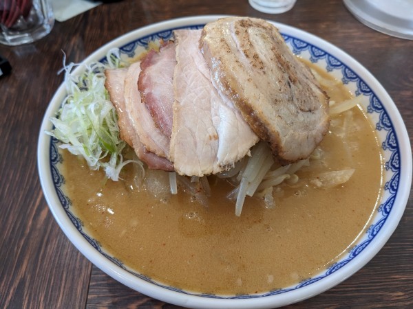 「味噌+チャーシュー全部+野菜増し」@味噌ラーメン 雪ぐにの写真