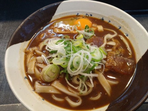 「味噌きしめん（玉子入り）」@名代きしめん 住よし JR名古屋駅・新幹線上りホーム店の写真