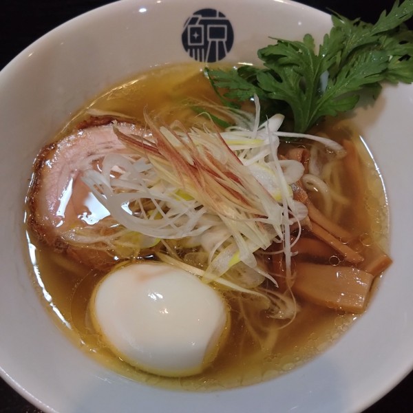 「R30らーめん880円、味玉120円」@一匹の鯨の写真