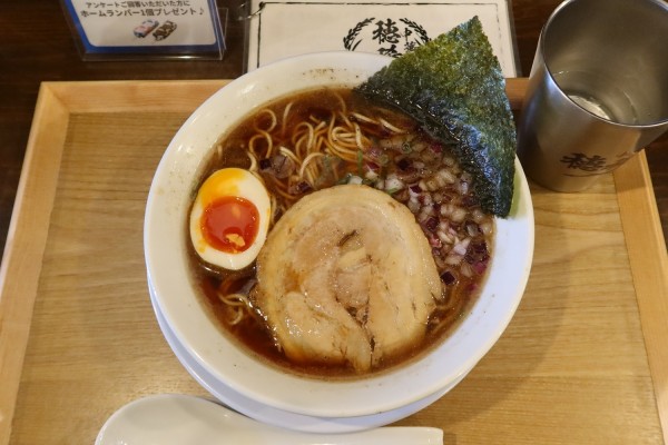 「淡麗中華そば￥８８０」@おダシと銀しゃり 中華そば 穂稀の写真