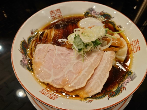 「特撰醤油」@トーキョーニューミクスチャーヌードル 八咫烏 CHIKARABOの写真