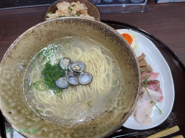 「珠玉のしじみらーめん極(1300円)、炊込みご飯(400円)」@らーめん埜唄の写真