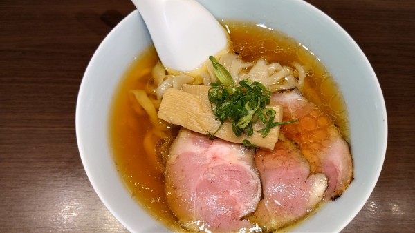 「名古屋コーチンの炙り肉中華そば　醤油900円」@寿製麺よしかわ 坂戸店の写真