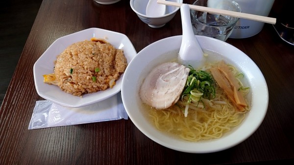 「塩＋チャーハン」@いこいらーめん 支店の写真