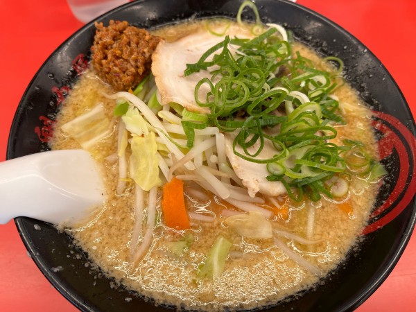 「北海道濃厚味噌らぁめん990円」@ラーメン魁力屋 鶴川店の写真