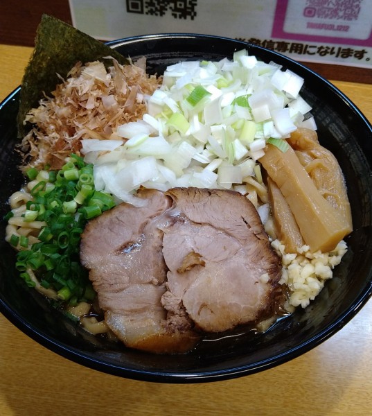 「煮干豚骨中+刻み長ネギ､鰹節」@ラーメン たかふじの写真