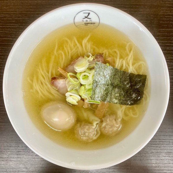 「塩らーめん ¥800円（味玉 100円・ワンタン2個サービスCP」@らーめん又右衛門の写真