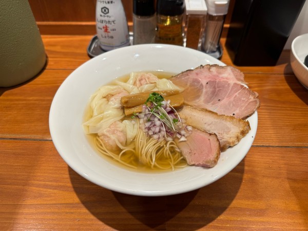 「【限定】煮干しのワンタン麺」@麺屋 真心の写真