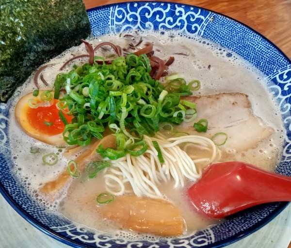 「博多とんこつ全部のせ＋替玉」@博多ラーメン鶴亀堂 鶴ヶ島店の写真