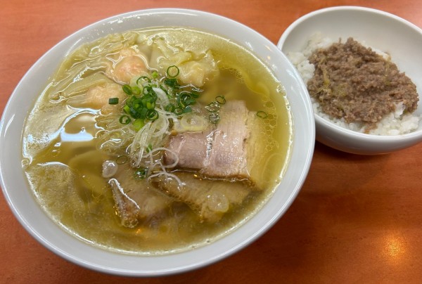 「海老ワンタンメン1000円➕生姜丼100円」@日陰の写真