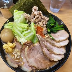 チャーシュー麺、チャーシュー増し、味玉、キャベツ
