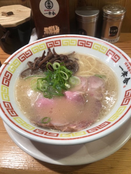 「豚骨ラーメン」@博多一幸舎 博多デイトス店の写真