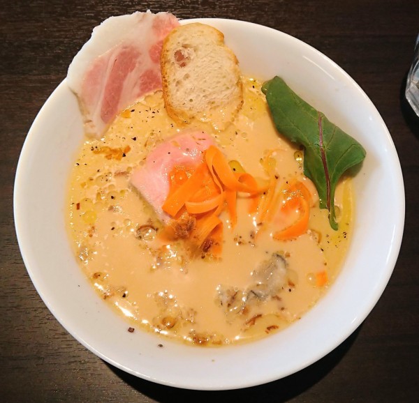 「牡蠣クリームらぁ麺【限定】＋味付き替玉(塩)」@らぁ麺 しら山の写真