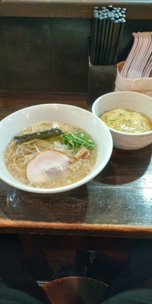 「ランチA 漢ラーメンこってり+九条葱玉子丼」@ラーメン漢の写真