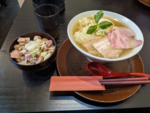 「特製白だししなそば」@手打ち正麺 Hachimitsuの写真
