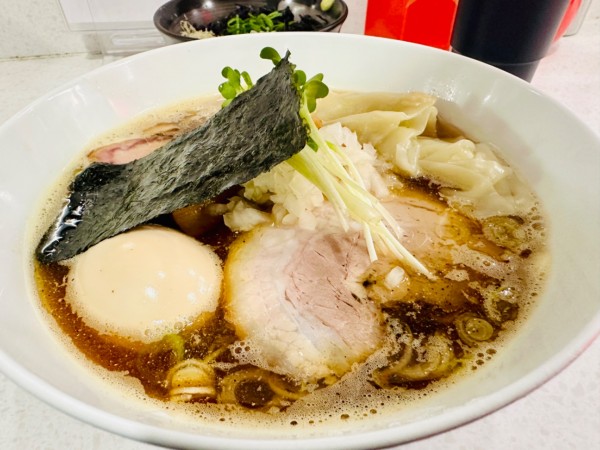 「【限定】特製煮干し醤油らぁ麺【1600円】」@ラーメン星印の写真