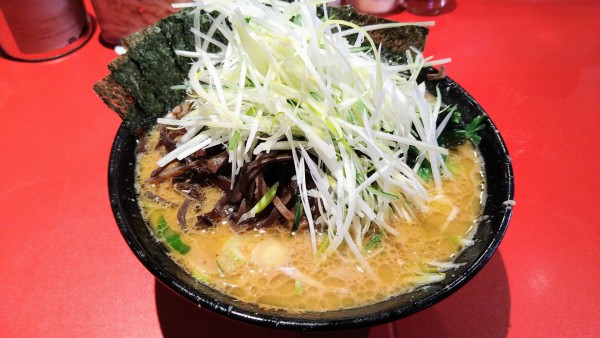 「ラーメン(麺硬め･味濃いめ)+海苔･下仁田葱･キクラゲ」@厚木家の写真