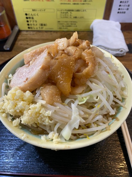 「小＋シビレ脂＋生卵」@ラーメンめじの写真