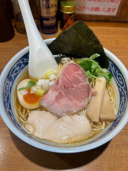 「煮干しそば白醤油」@寿製麺よしかわ 川越店の写真
