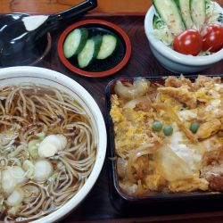 カツ丼セットとかけそば 1080円