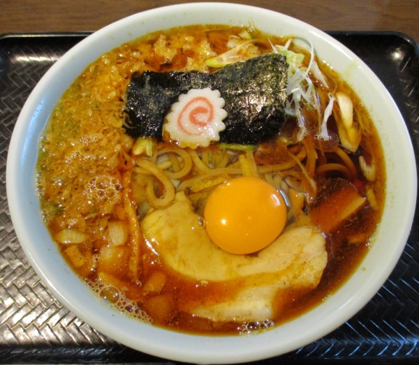 「そば屋の中華そば(並盛)890円」@なぜ蕎麦にラー油を入れるのか。 大塚店の写真