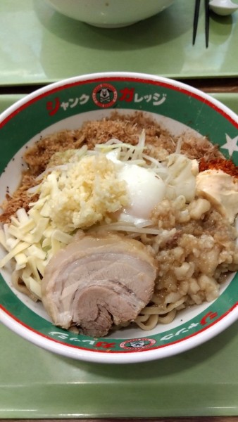 「まぜそば(玉子あり)」@ジャンクガレッジ フォレオ菖蒲店の写真