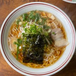 にんにくラーメン(900円)  他、醤油ラーメン、焼き飯