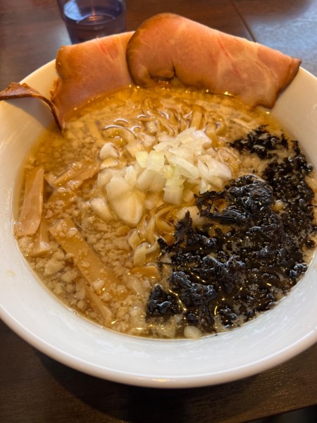 「燕三条式背脂煮干しそば」@らーめん ちゃん亭の写真