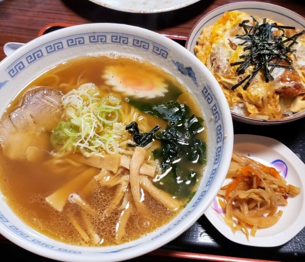 「ラーメンセット 1000円他」@まつかさ食堂の写真
