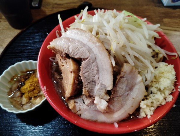 「小ラーメン　900円　クーポン　カレー脂」@ラーメンめじの写真